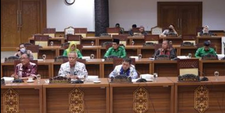 Komisi Iv Dprd Samarinda Gelar Hearing Dengan Sejumlah Opd Bahas Gaji