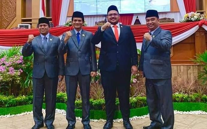 Wakil Ketua DPRD Samarinda, Subandi (kedua dari kiri) saat foto bersama Afif (kedua dari kanan) beserta Fraksi PKS. (Infokaltim.id/Suhardi).
