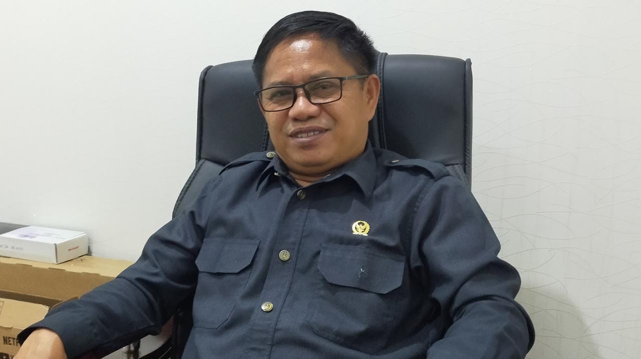 Anggota Komisi I DPRD Samarinda, Elnathan Pasambe. (Infokaltim.id/Suhardi).