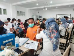 Tuntaskan Vaksinasi, Muhammadiyah Gelar Vaksin Massa Dosis 2 di UMKT