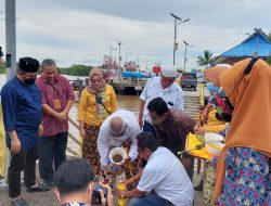 Kebanggaan Kecamatan Anggana Air dan Tanah Kutai Lama Diserahkan ke Presiden Joko Widodo Jadi Prosesi Pembangunan IKN