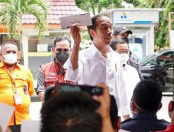 Presiden Jokowi Bagikan Bantuan PKH, BBM hingga Bantuan Modal Kerja