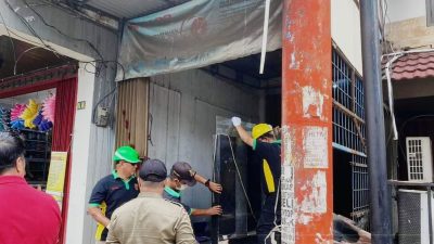 Dibangun Tidak Sesuai Aturan, Pemkot Samarinda Kerahkan Satpol PP Bongkar Ruko di Jalan Panglima Batur