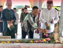 Moementum Hari HSN, Ketua DPRD Samarinda Ziarah Kubur Bersama Pengasuh Pondok Pesan Tebuireng Jombang