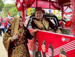 Peringati HUT RI ke-78 Tahun, Sekwan DPRD Kukar Ikuti Kirab Budaya dan Pawai Mobil Hias