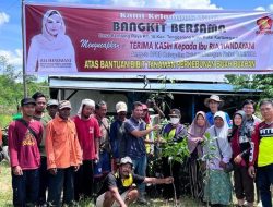 Anggota DPRD Kukar Beri Bantuan Bibit Tanaman Buah-buahan ke Kelompok Tani Bangkit Bersama di Desa Bendang Raya
