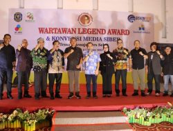Sejumlah Tokoh Terima Penghargaan Wartawan Legend Award yang Digelar di Bontang