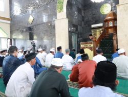 Wabup Rendi Solihin Sampaikan Pesan Idul Fitri ke Jamaah Masjd KH M Sadjid di Kelurahan Baru Tenggarong