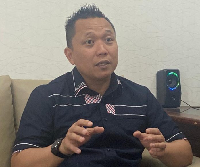 Foto: Ketua Komisi III DPRD Kota Samarinda, Deni Hakim Anwar, saat diwawancarai oleh awak media.(Infokaltim.id/Anr).